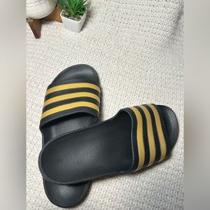 🌞ADIDAS black & gold classic slides